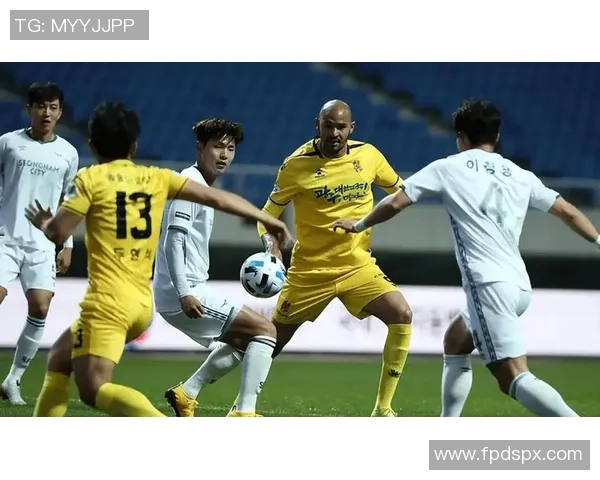 北全现代迎战光州FC力争主场胜利冲击联赛前列 北全现代迎战光州FC力争主场胜利冲击联赛前列