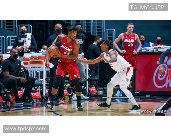 热火与勇士巅峰对决精彩回顾NBA赛场激情四溢解说分析